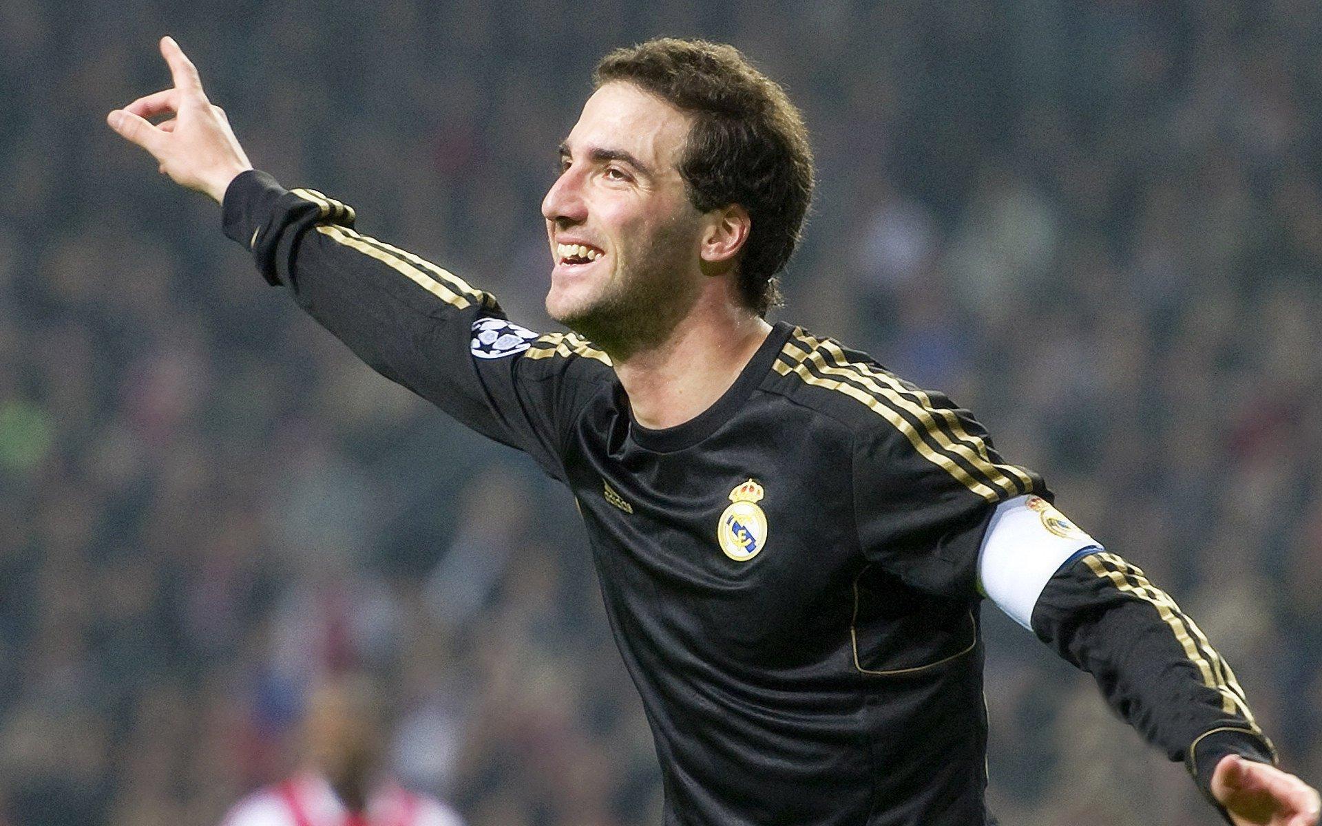 多特传奇再续华章！罗伊斯场均造1球成隐形引擎，战术布局能力获主帅盛赞