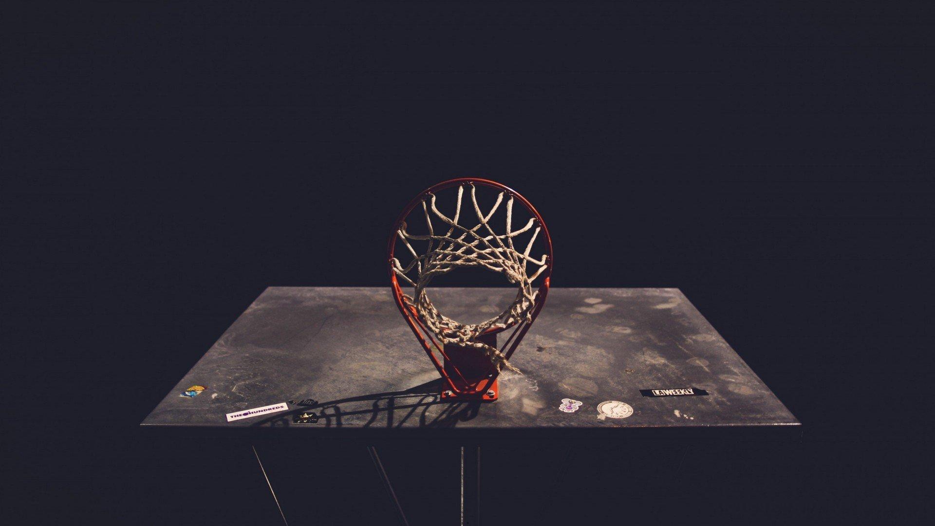 欧协杯爆冷！凯恩救主难挽败局，10人热刺补时遭垫底队绝杀