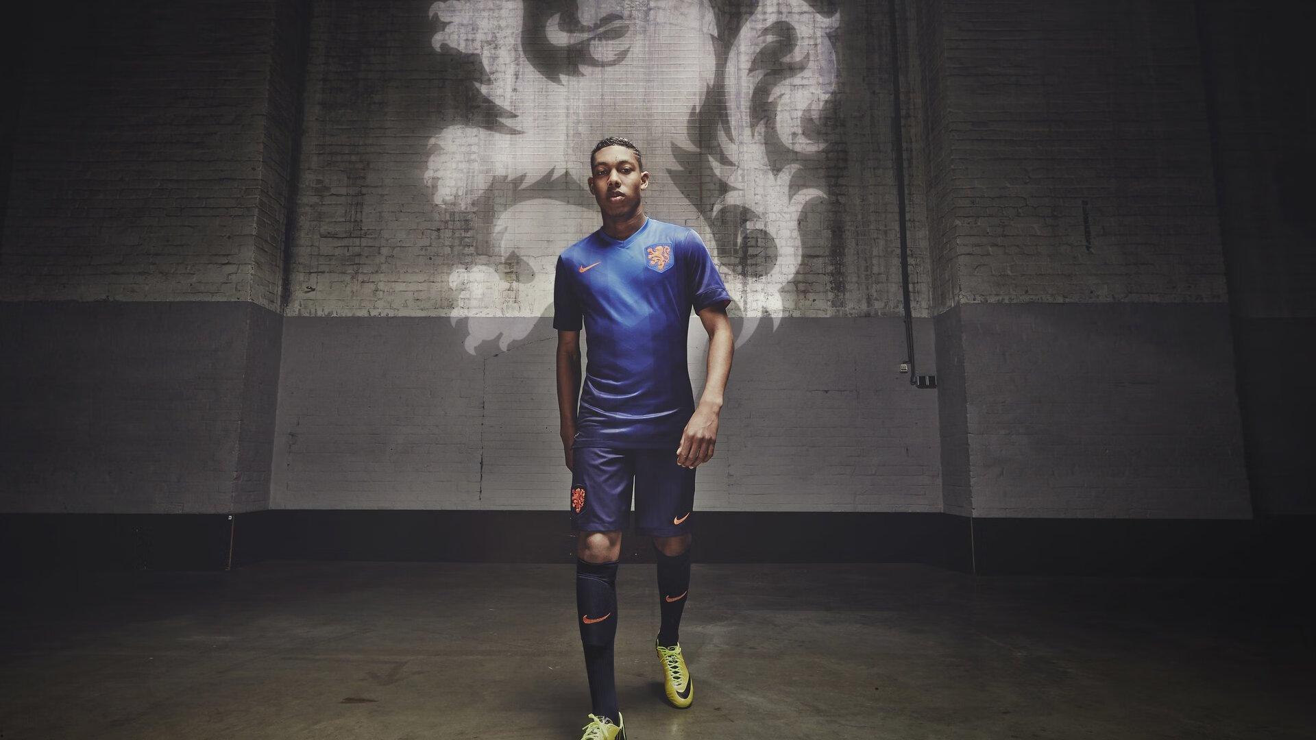 斯坦福桥迷雾，蓝军豪购传闻不断，重建蓝图何时兑现？